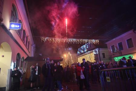 V novo leto stopili skupaj z ansamblom Galop (28)